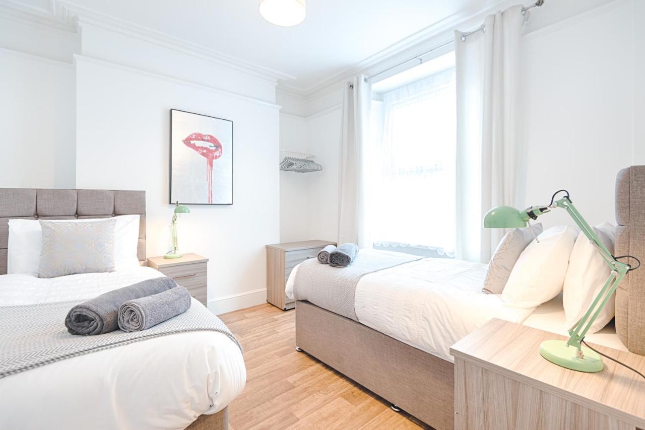 Large Green Garden, 4 Bedrooms, Sleeps 8 Swansea Extérieur photo