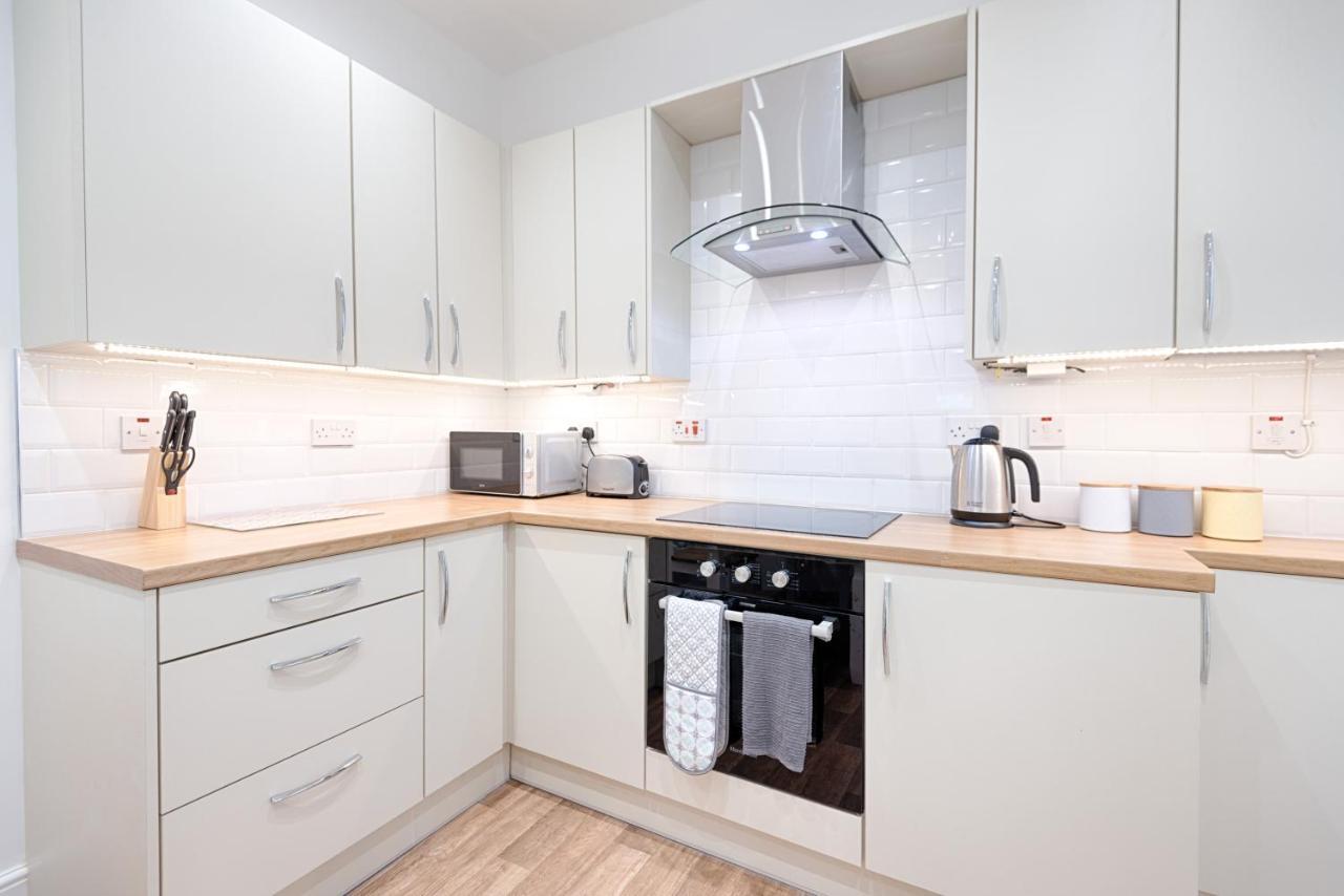 Large Green Garden, 4 Bedrooms, Sleeps 8 Swansea Extérieur photo
