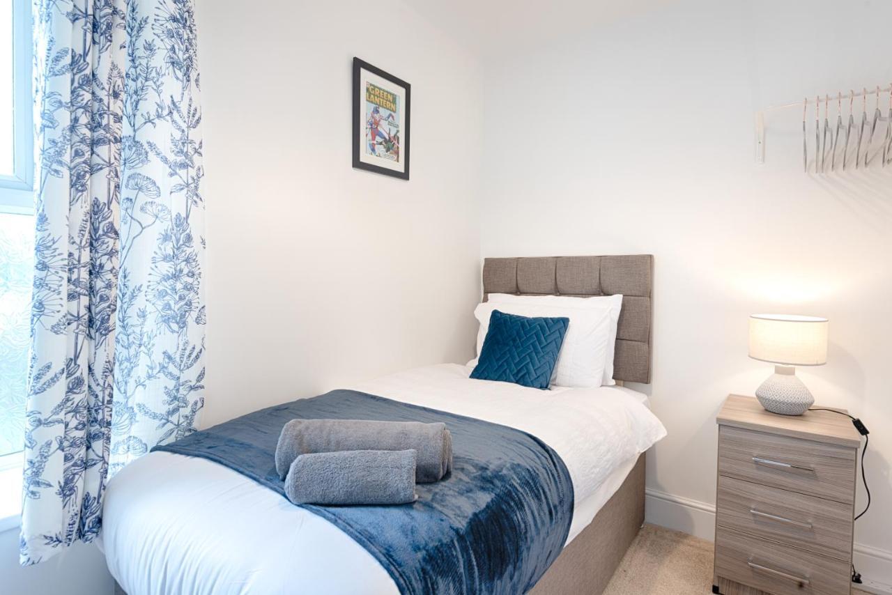 Large Green Garden, 4 Bedrooms, Sleeps 8 Swansea Extérieur photo